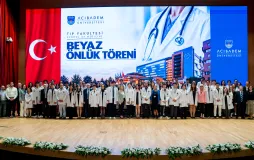 Acıbadem Üniversitesi Tıp Fakültesi Öğrencileri Beyaz Önlüklerini Giydi